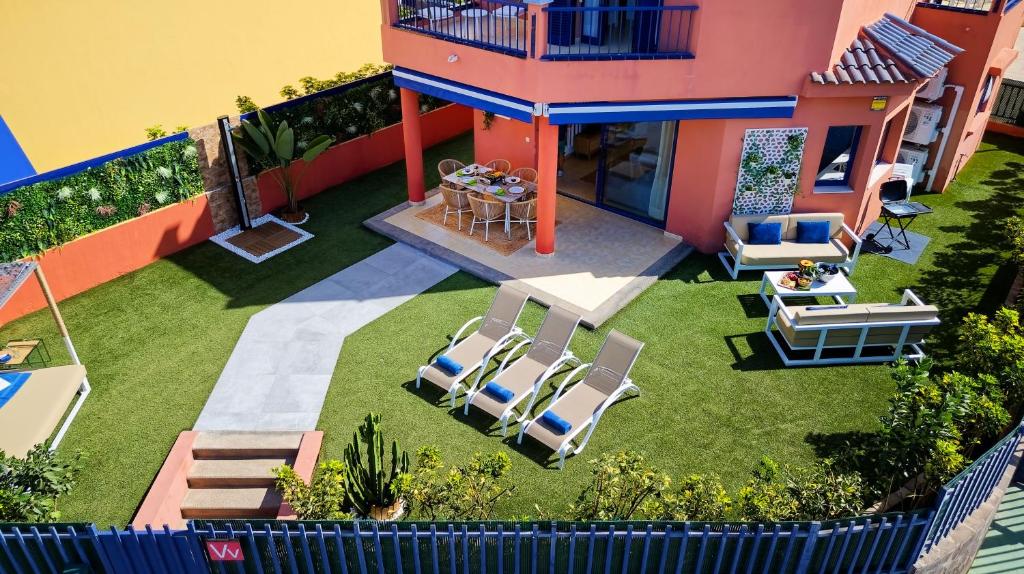 Meloneras 21 Jacuzzi Swimming pool, garden, BBC and private parking a 5 min walk to the beach