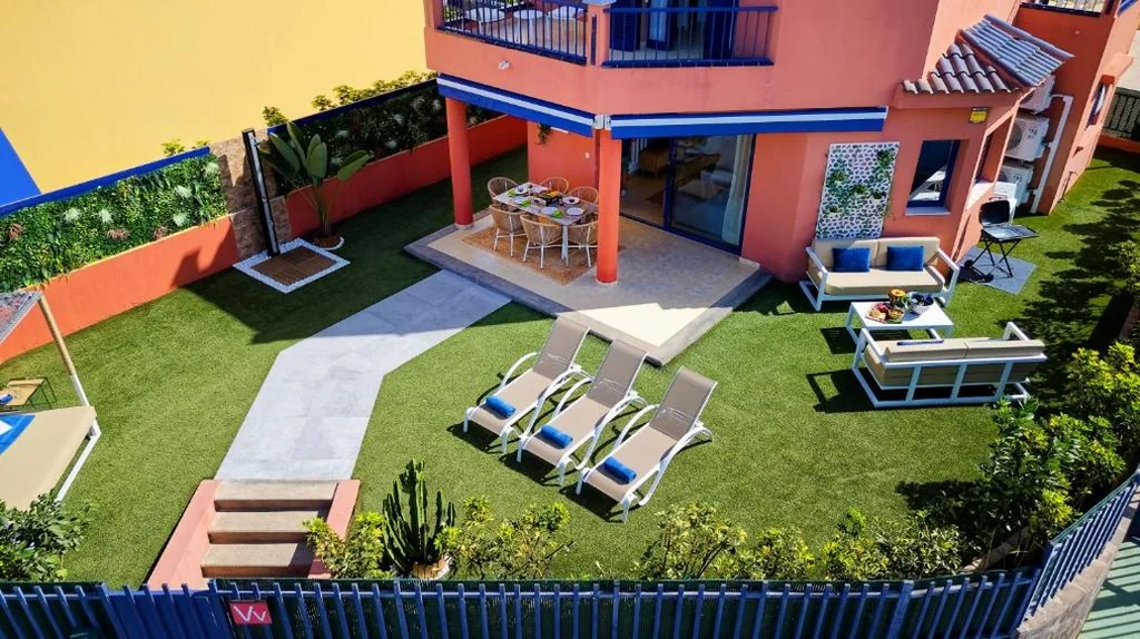 Villa 3 chambres — Meloneras 21 Jacuzzi Swimming pool, garden, BBC and private parking a 5 min walk to the beach