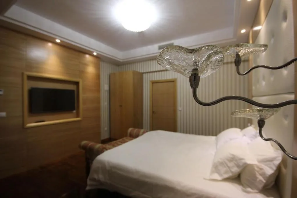 Suite Superior com cama extragrande — Menoir Dorsett Madrid Leganés