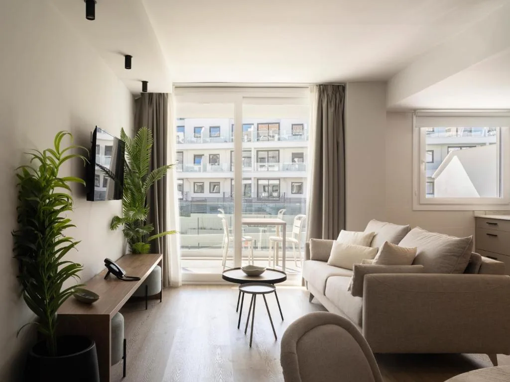 Appartement avec terrasse – adapté aux personnes en situation de handicap — Meral Units