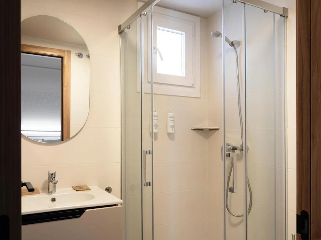Appartement de 2 chambres avec terrasse et parking inclus — Meral Units