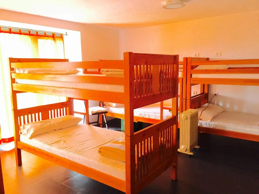 Einzelbett im gemischten Mehrbettzimmer — Mercadoiro