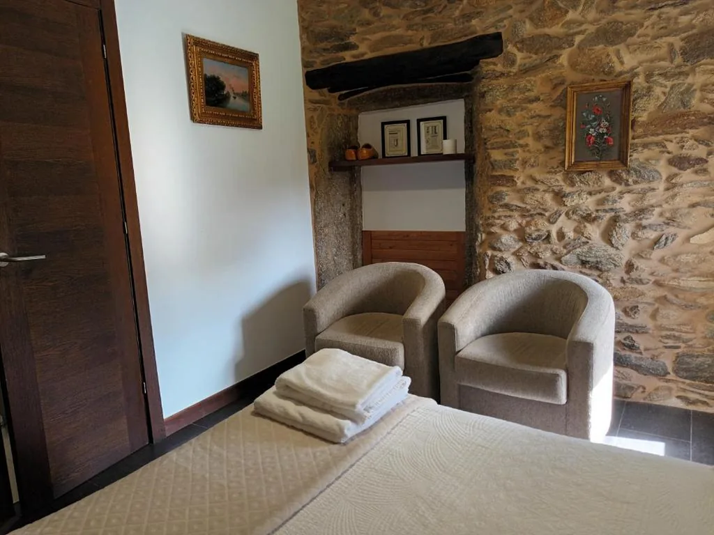 Doppelzimmer mit eigenem Bad — Mercadoiro