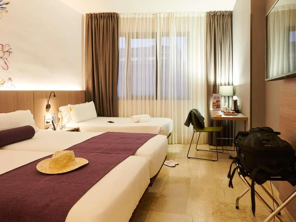 Habitación Estándar con 3 camas individuales — Mercure Barcelona Condor