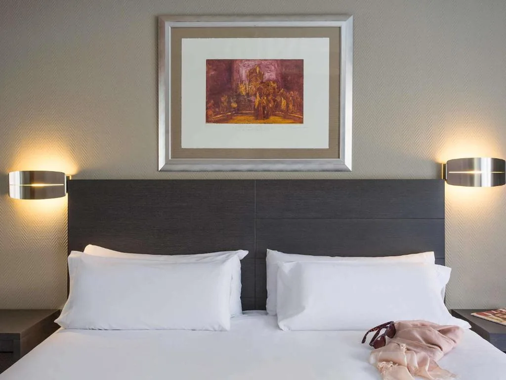 大きなダブルベッド付き客室 — Mercure Madrid Centro