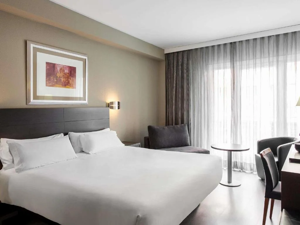 スーペリアダブルルーム（ベッド1台または2台） — Mercure Madrid Centro