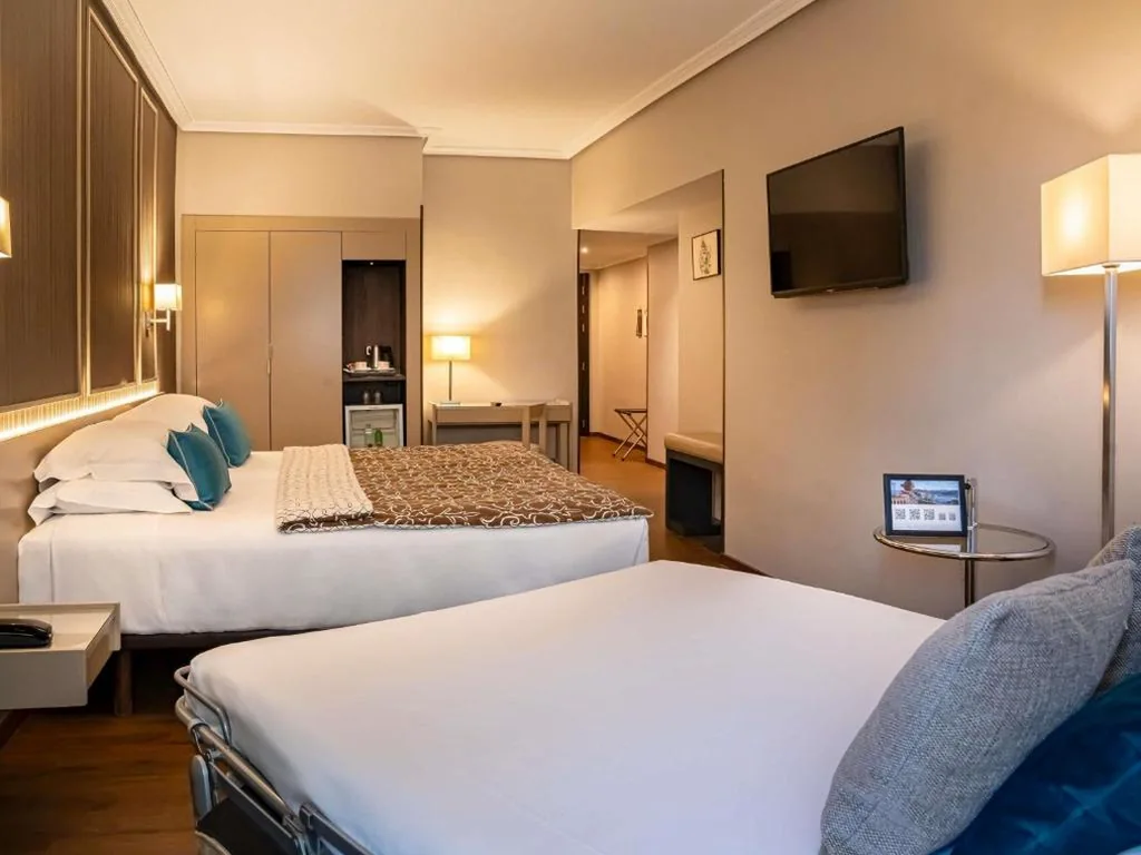 スタンダードツインルーム・ソファ付き、マウンテンビュー — Mercure Monte Igueldo