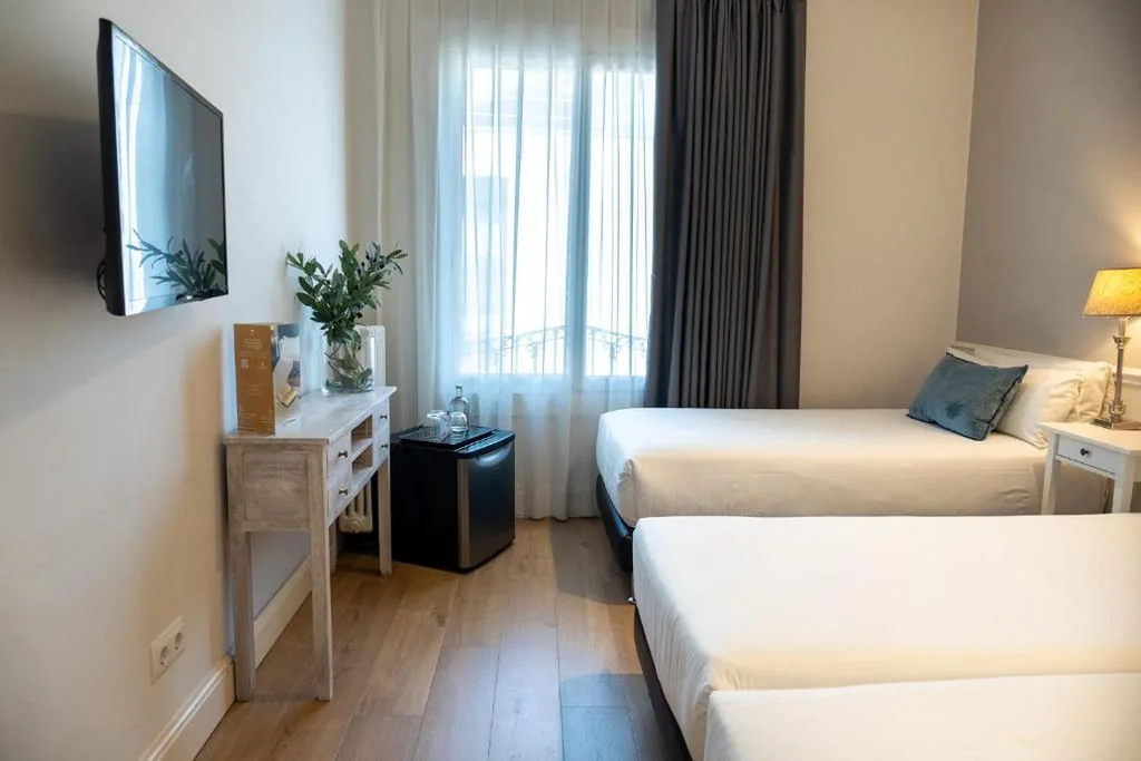 Driepersoonskamer — Mesón Castilla Atiram Hotels