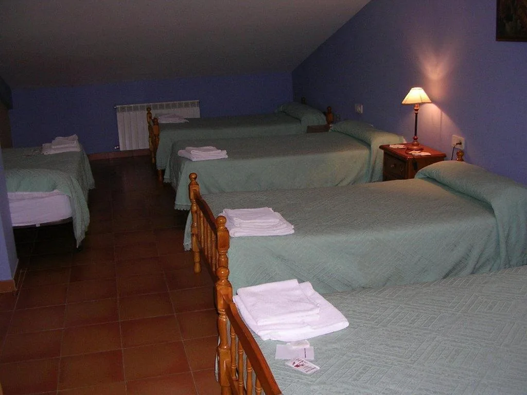 Habitación cuádruple — Mesón de Colungo