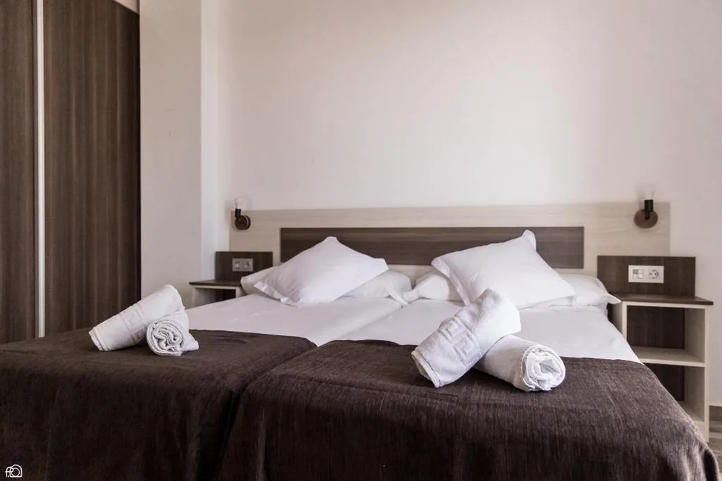 Twin Room — Mesón Hostal La Cabaña