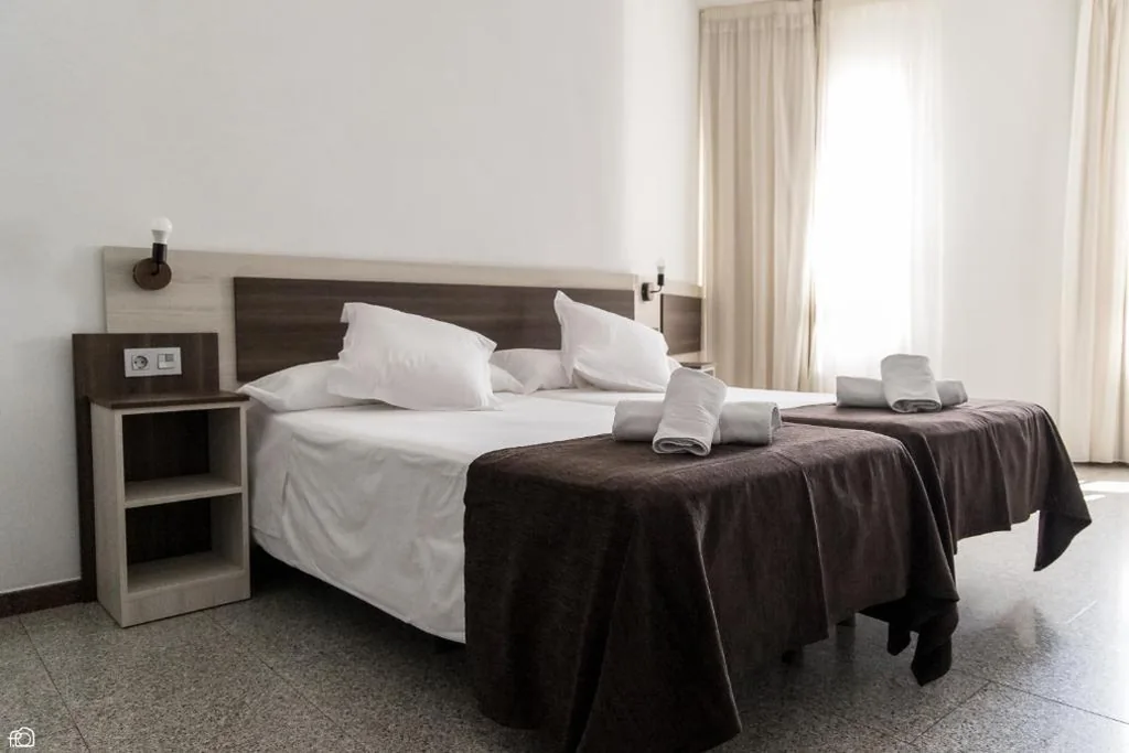 Accessible Twin Room — Mesón Hostal La Cabaña