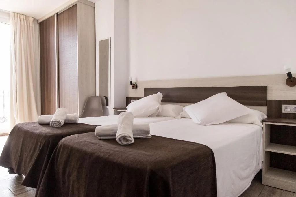 Large Double Room — Mesón Hostal La Cabaña