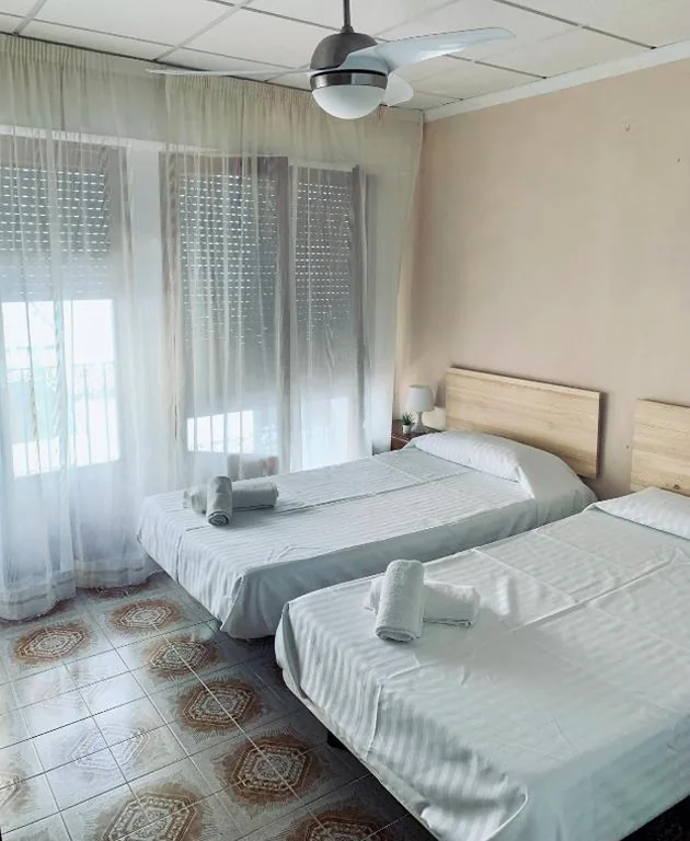 Habitación Doble con baño privado - 1 o 2 camas — Mesón Kubano B&B