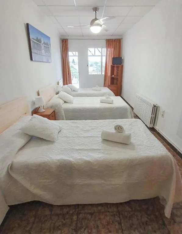 Habitación Doble Deluxe con cama supletoria — Mesón Kubano B&B
