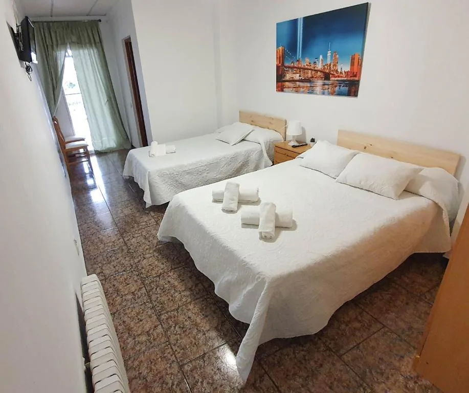 Habitación Triple Básica — Mesón Kubano B&B