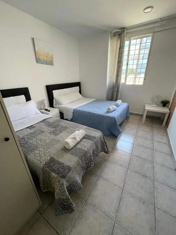 Habitación Doble con baño privado - 2 camas — MHrosa