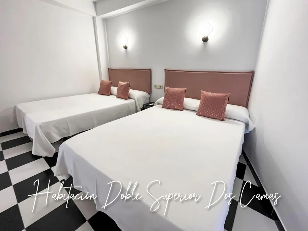Quarto Duplo Superior - 2 camas — Micaela Charming Hostal