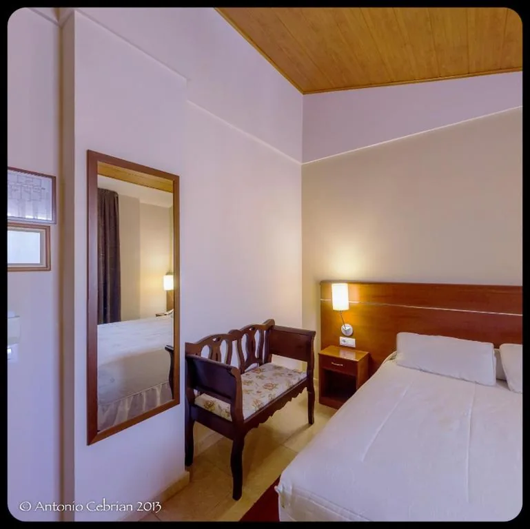 Habitación Doble con 2 camas supletorias - 2 camas — Midama