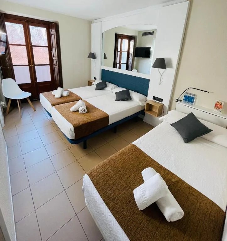 Dreibettzimmer — Miguel De Cervantes