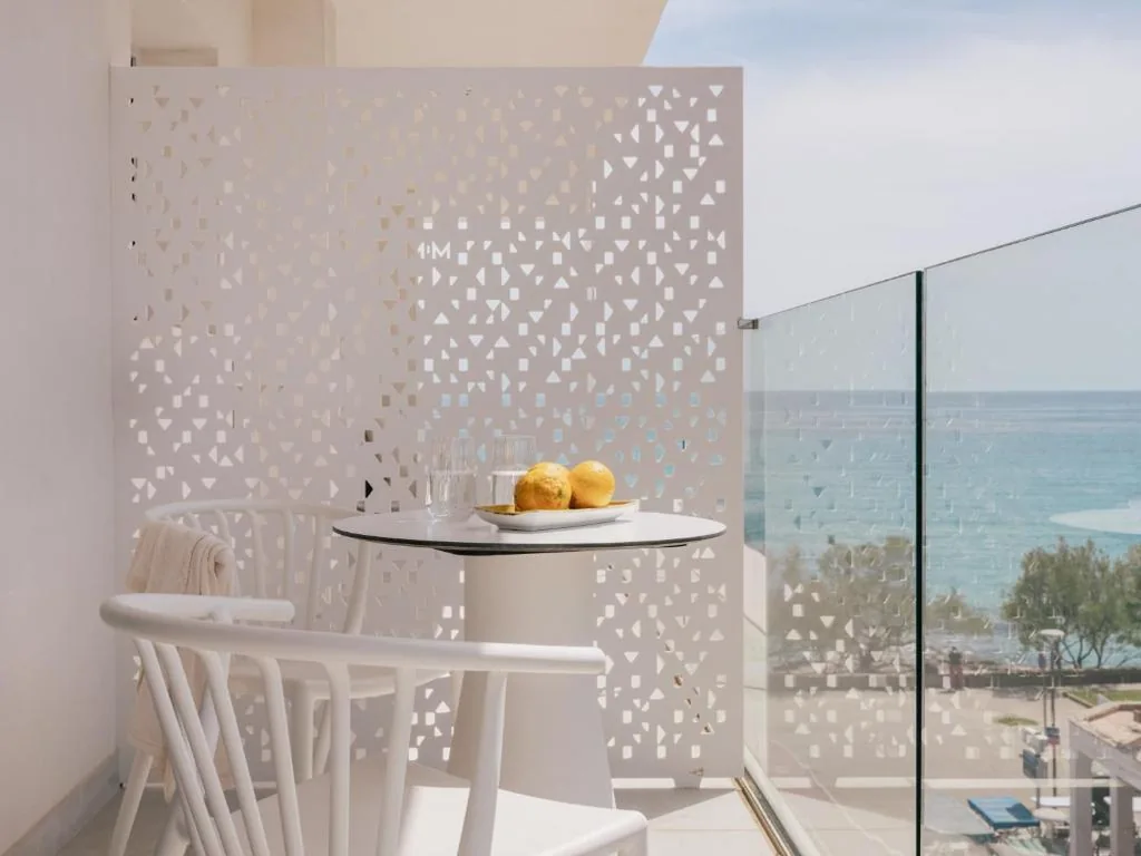 Habitación Deluxe con vistas parciales al mar — MiM Mallorca member of Meliá Collection