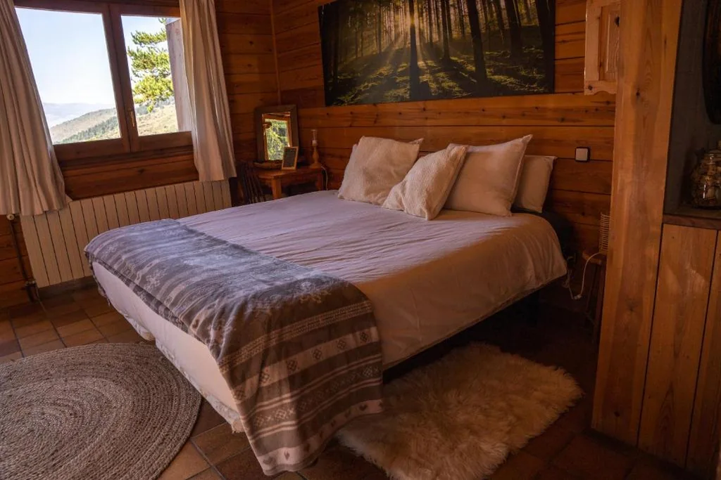 Chambre double Deluxe avec balcon — Minds & Mountains Eco Lodge