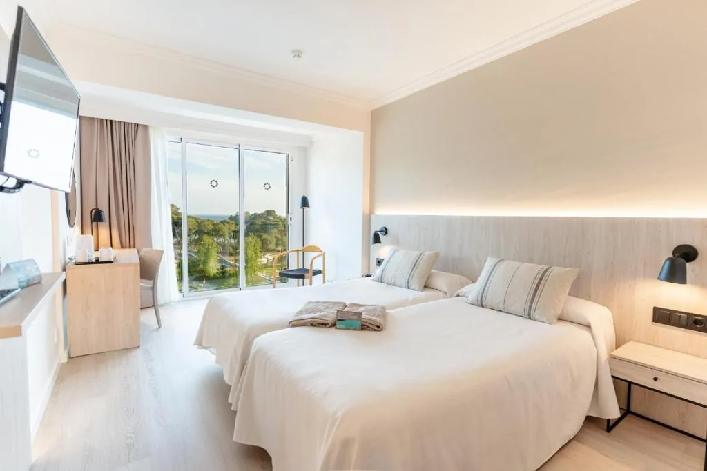 Habitación Doble con vistas al mar - 2 camas — Minura Cala Galdana & Apartamentos d'Aljandar