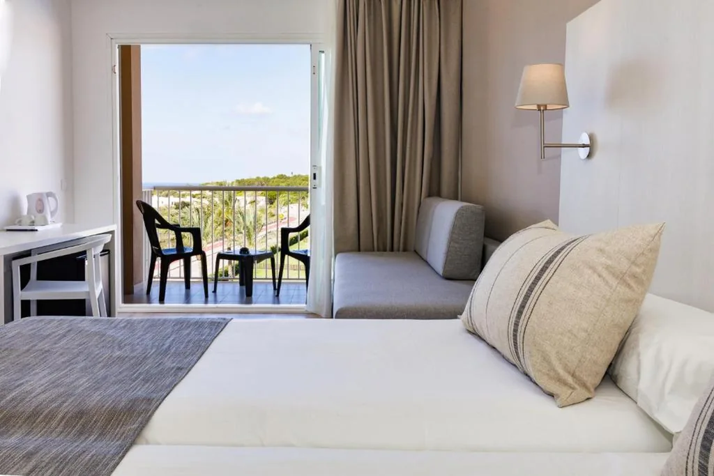 Quarto Duplo - 2 camas (3 adultos) — Minura Sur Menorca