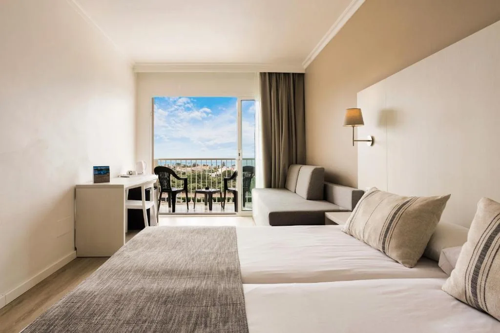 Quarto Duplo com Vista Mar (3 adultos) - 2 camas — Minura Sur Menorca
