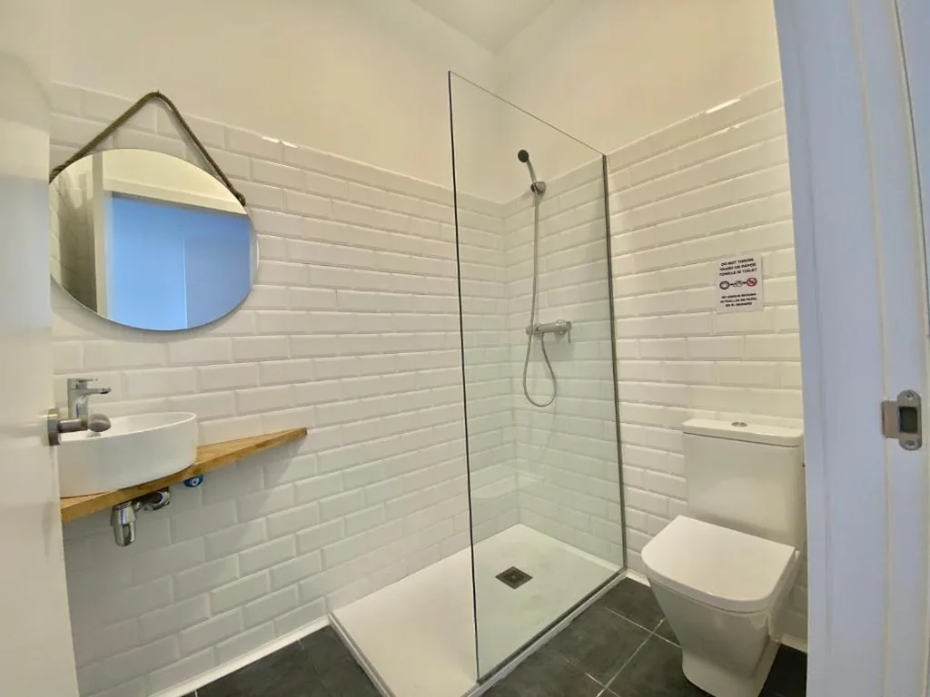 Habitación Doble Deluxe con balcón — MIRADAALACONCHA Rooms