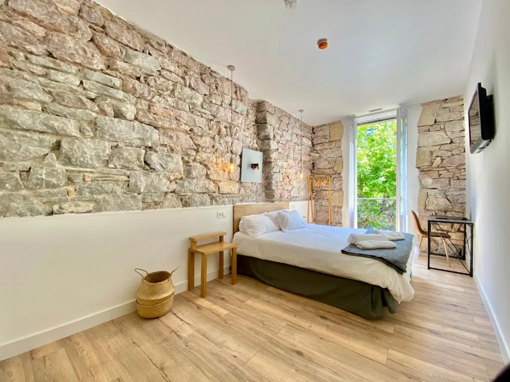 Habitación Doble Deluxe con balcón — MIRADAALACONCHA Rooms