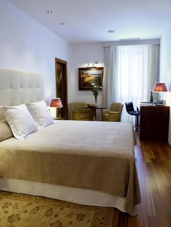 Habitación Doble - 1 o 2 camas — Mirador de Dalt Vila-Relais & Chateaux