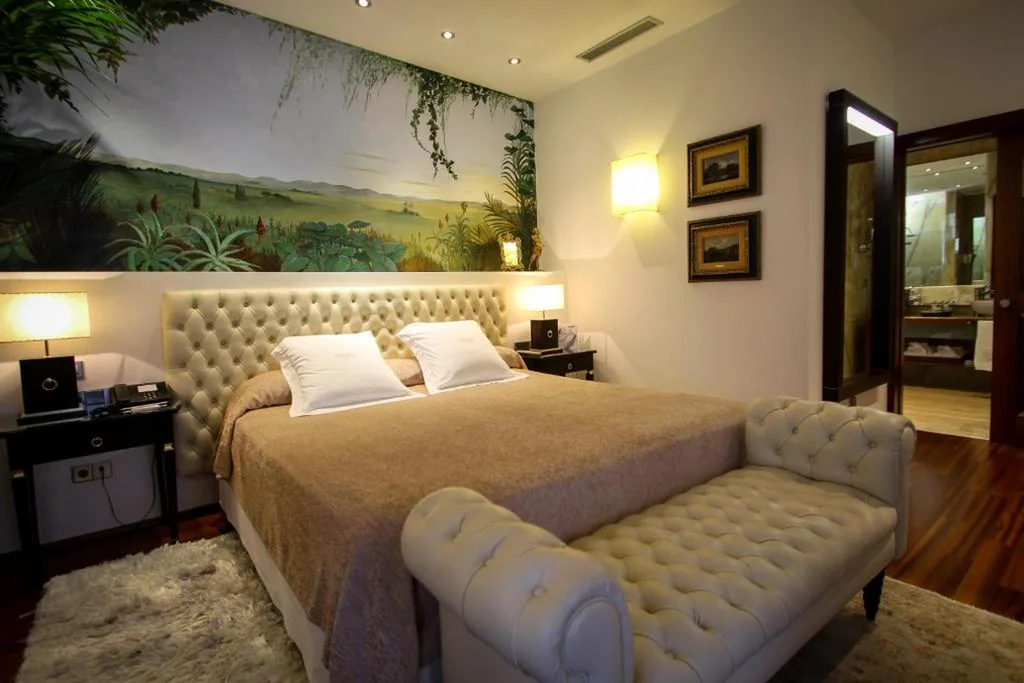 Suite con terraza — Mirador de Dalt Vila-Relais & Chateaux