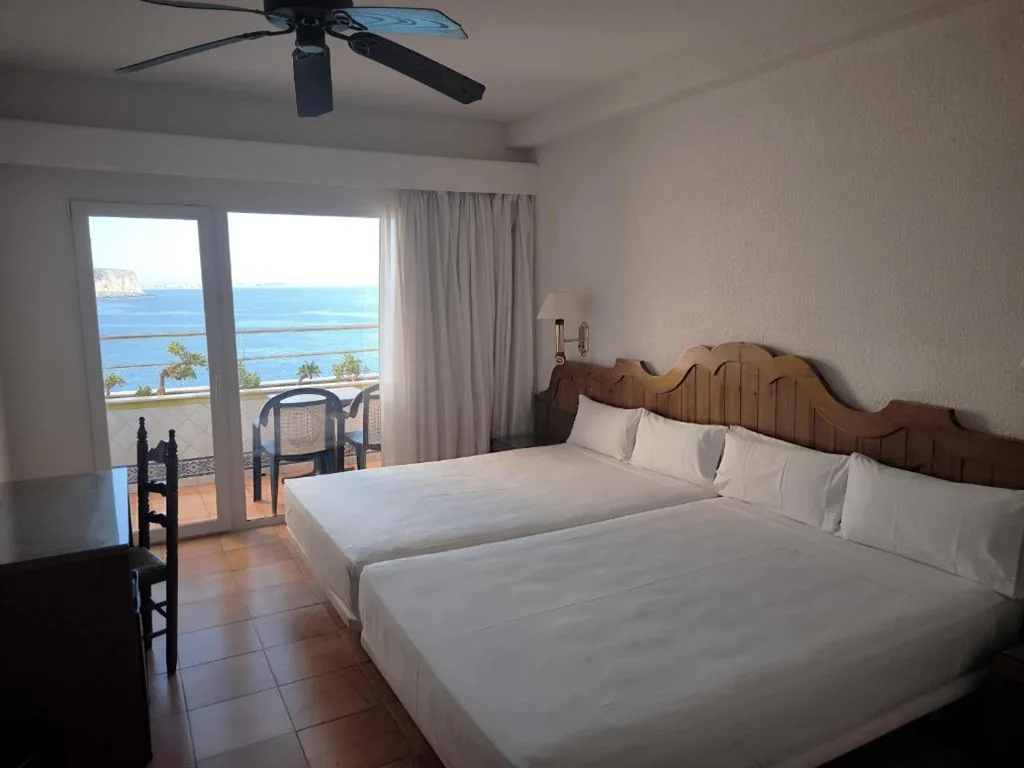 Doppelzimmer mit Meerblick – 2 Betten — Mirador del Cabo Designed For Adults