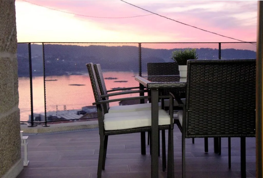 Deluxe Two-Bedroom Apartment with Sea View — Mirador Ría de Aldán Apartamentos