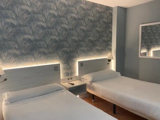 Double Room - 2 Beds — Miralcampo