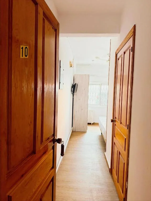 Doppelzimmer mit eigenem Bad – 2 Betten — Miramar Viladecans