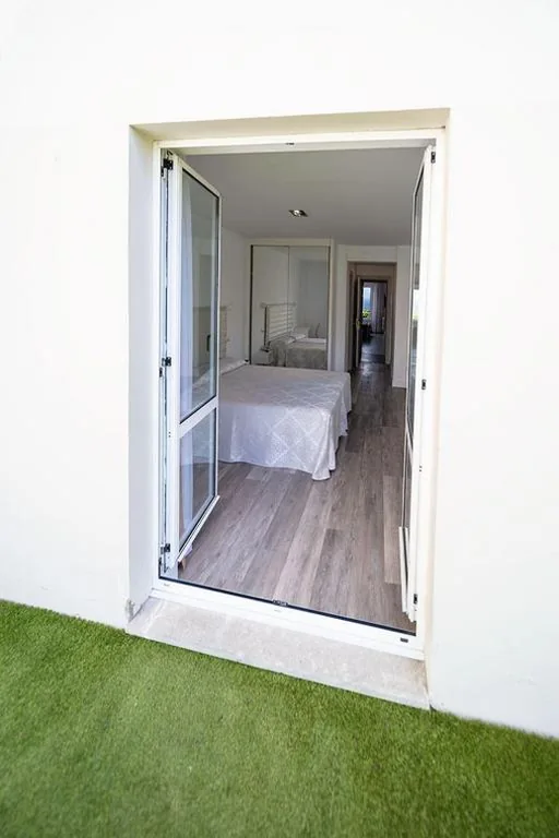 Habitación Doble con cama supletoria y 2 baños — Miraolas