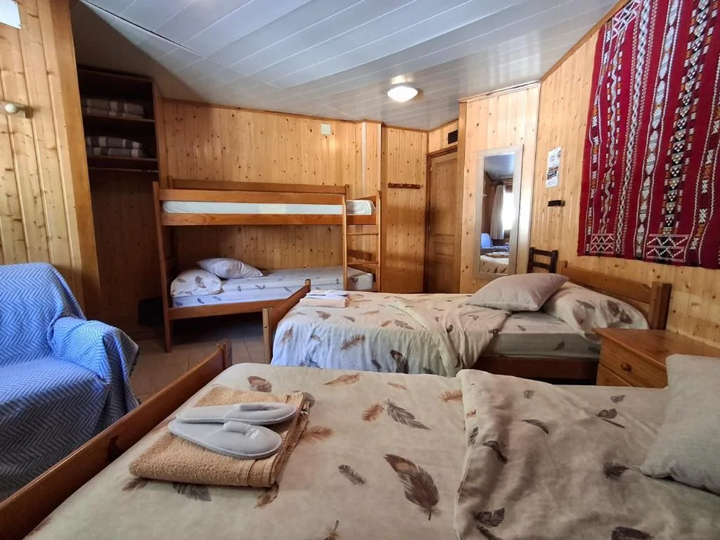 Standard-Vierbettzimmer — Mitja Pensió Hostal Pastuira Vallter 11