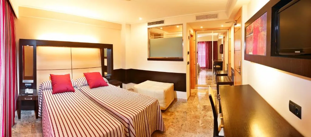 Camera Doppia con Letti Singoli o Matrimoniale — MLL Mediterranean Bay - Adults Only