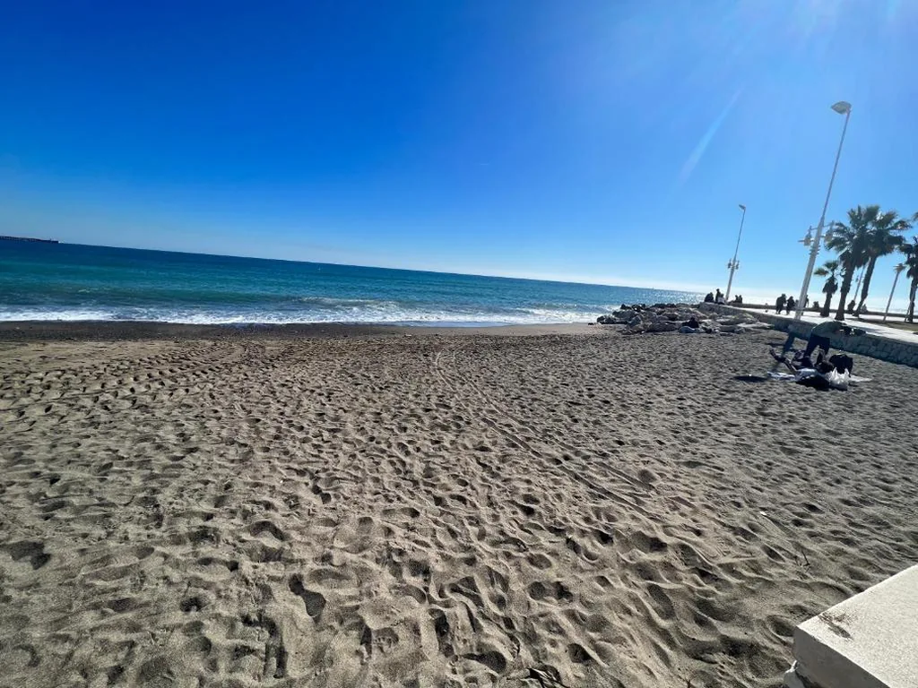 Casa de 2 dormitorios — Modern Duplex - Rooftop Terrace - 5 min to the Beach!