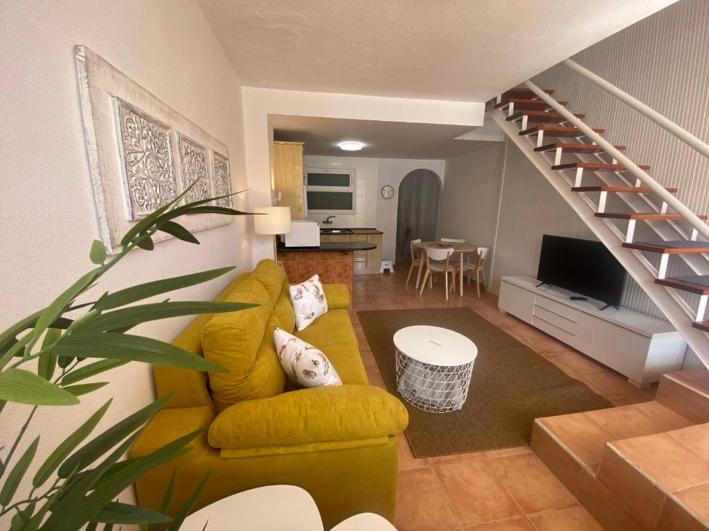 Modern Family Duplex with Access to the Pool