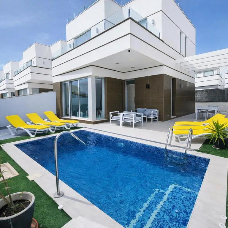 Villa de 3 dormitorios — Modern Villa with Private Pool near Golf Courses
