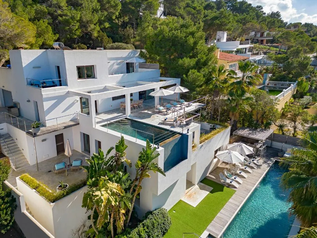 Villa — Modern Villa with Seaviews Sleeps 14