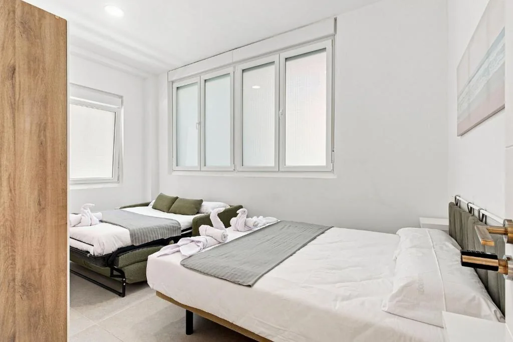 Vierbettzimmer Superior — Modernas habitaciones con baño privado