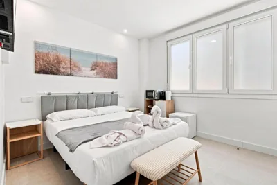 Modernas habitaciones con baño privado — Foto 5