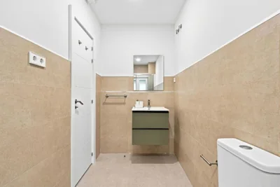 Modernas habitaciones con baño privado — Foto 6