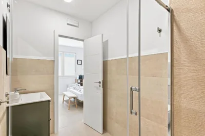 Modernas habitaciones con baño privado — Foto 7