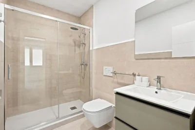 Modernas habitaciones con baño privado — Foto 8
