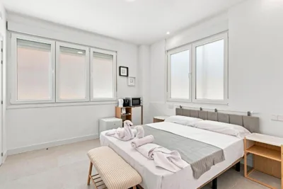 Modernas habitaciones con baño privado — Foto 9