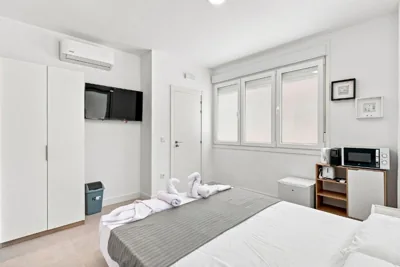 Modernas habitaciones con baño privado — Foto 10